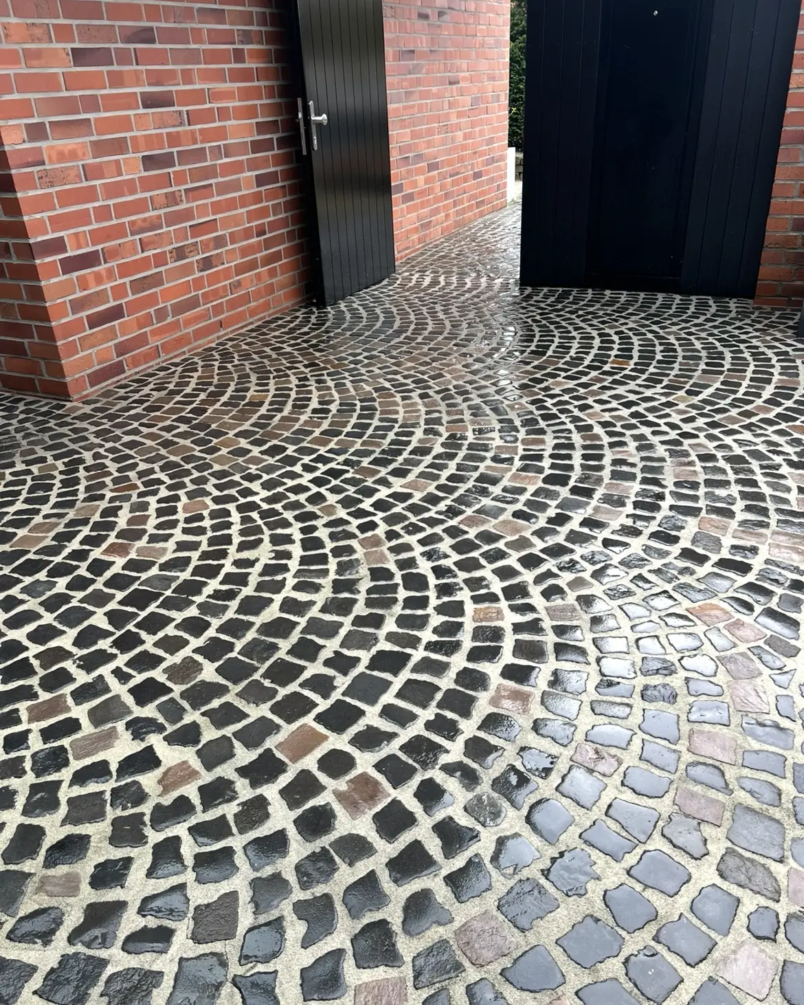 Reinigung von Wegen & Terrassen